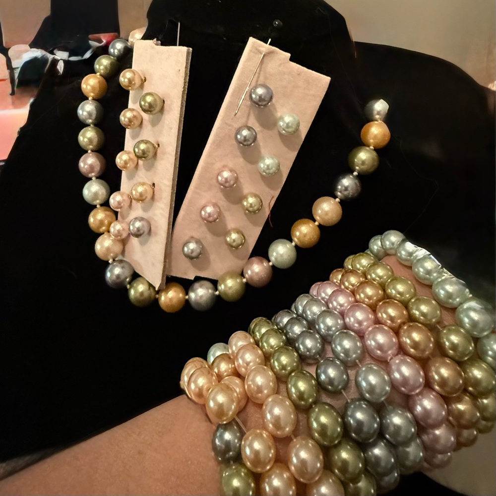 Kenneth Jay Lane Pearl Necklace With 10 Bracelets And 9 Earrings 2009 Inaugural!